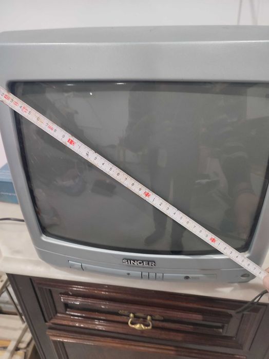 TV CRT de pequena dimensão.