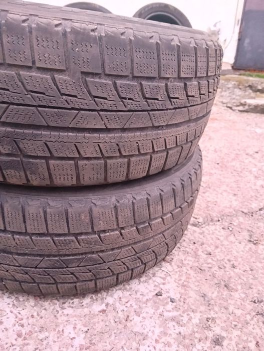 Продам две зимних шины
