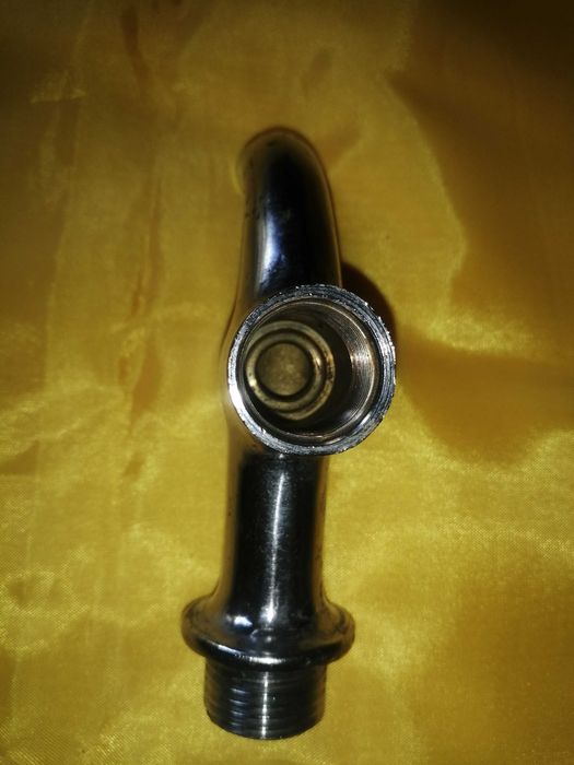 Кран до рукомийника