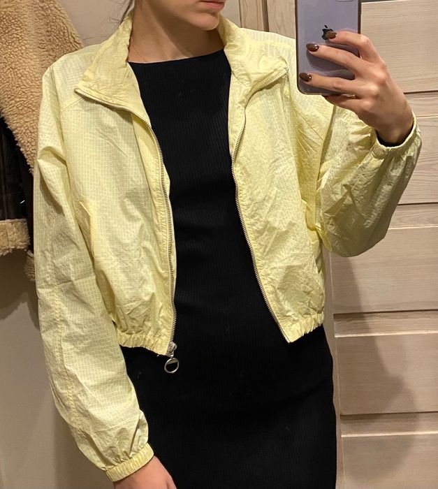 Kurtka wiatrówka Bershka