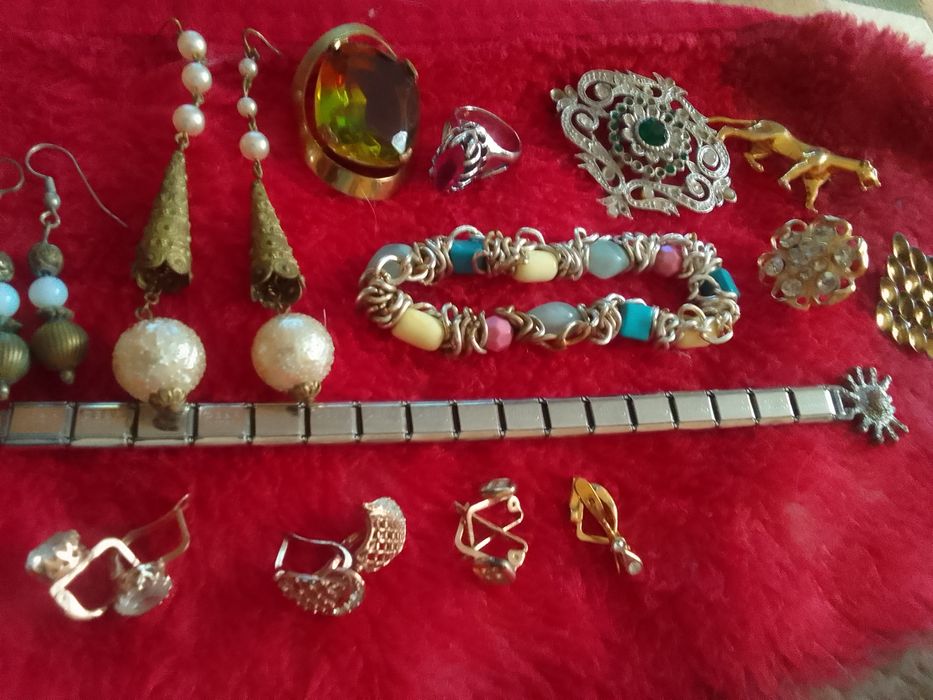 Особисті вживані речі/біжутерія/