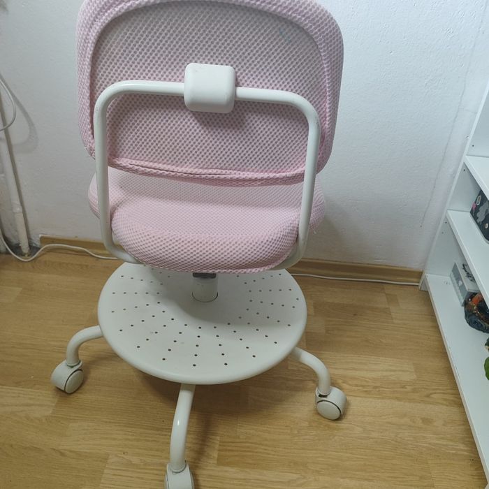 Krzesło obrotowe Ikea vimund różowe dziecięce
