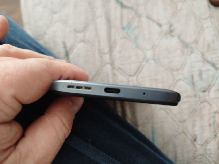 Продам смартфон Xiaomi redmi 10  4+2/128