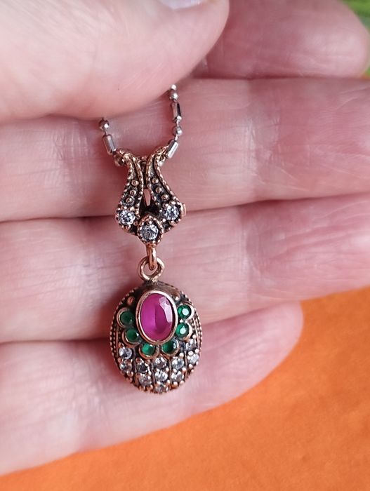 Biżuteria srebrna w próbie 925, kamieniami