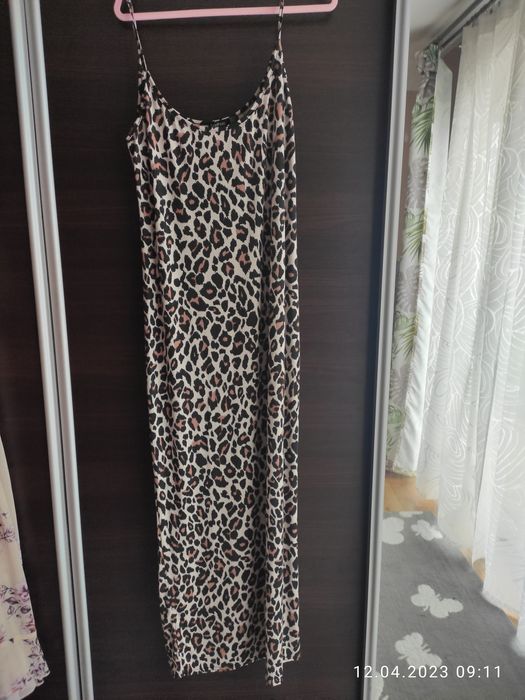 Sukienka boohoo elastyczna bardzo