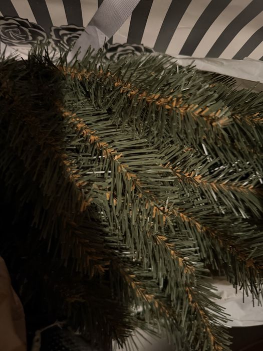 Choinka sztuczna świerk 220 cm + ozdoby + lampki – komplet