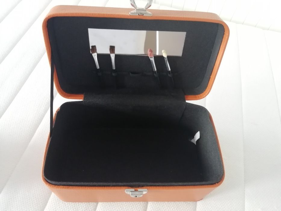 Caixa para maquilhagem