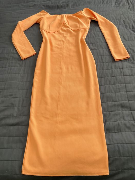 Сукня персикова міді
