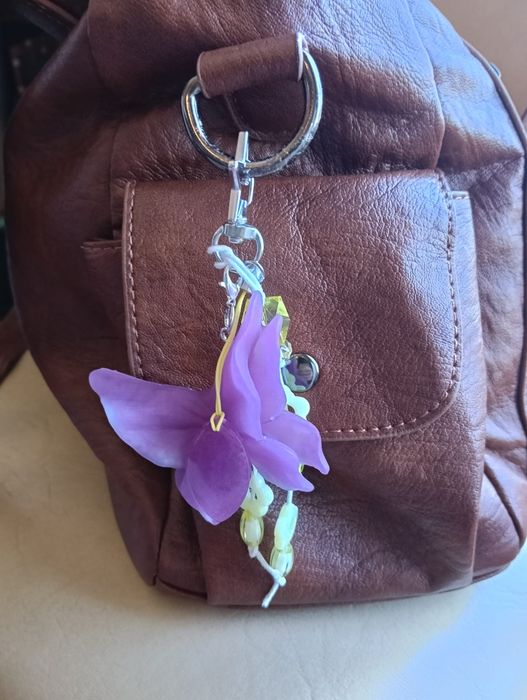 Bag charm artesanal borboleta