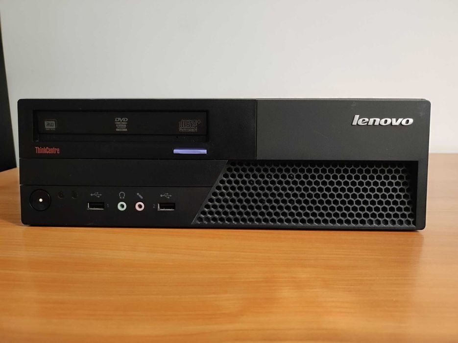 Komputer Lenovo ThinkCentre 8GB Ram, grafika Radeon, SSD, Win 10