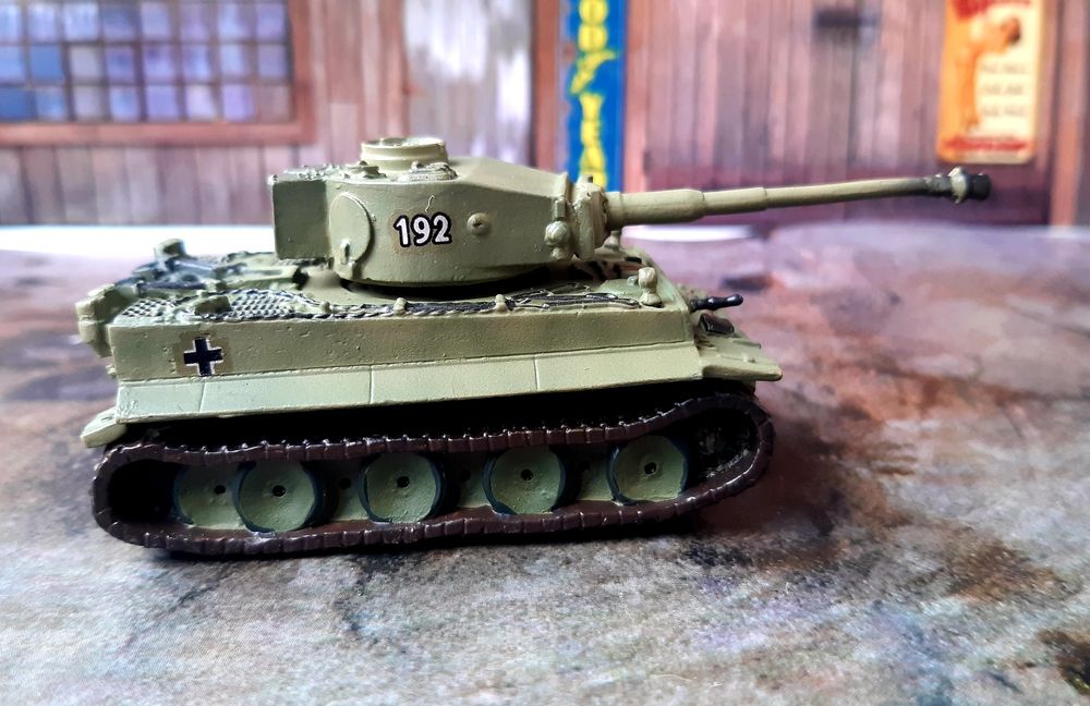 Lote de 24 blindados em metal 1/87 fabricados por Andrea Toys Spain