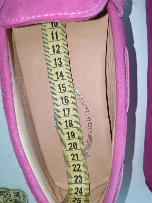 Różowe skórzane mokasyny