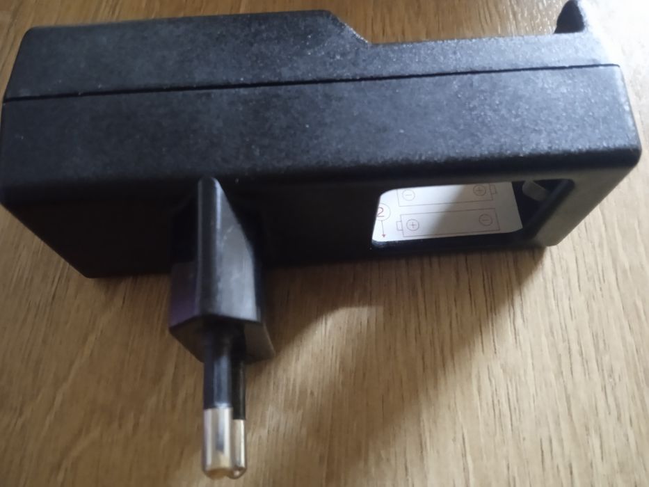 Зарядний пристрій для Li-ion 3.7V та АА/ААА 1.2V
