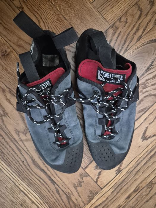 Buty wspinackowe Triop Rap 26cm
Dlugość 26 cm
Stan - bardzo dobry.
Bar