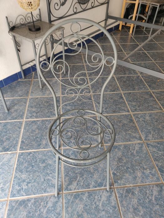 Mobilia  de quarto em  latão  .