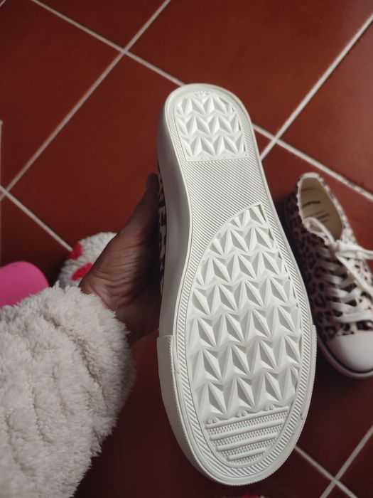 Tênis leopardo a estrear