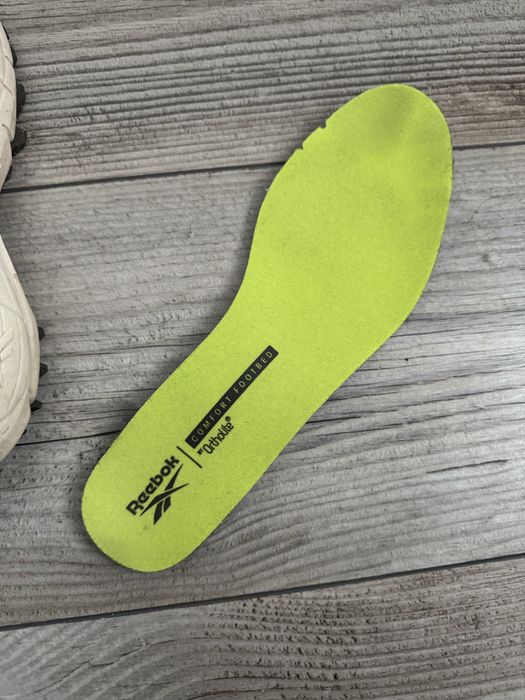 кросівки reebok бежеві