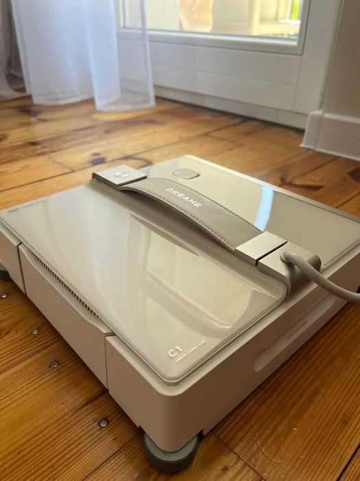 Robot dream C1 window clean
