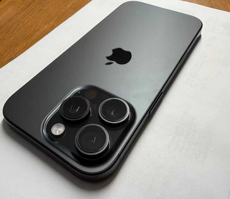 Apple Iphone / 16 Pro / 128gb / Bateria 90% / Bdb stan/ Czarny