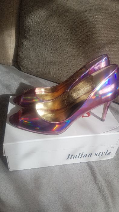 PROMOCJA! Śliczne holograficzne szpilki lila  , rozmiar 36-40