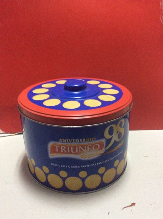 Lata de biscoitos triunfo