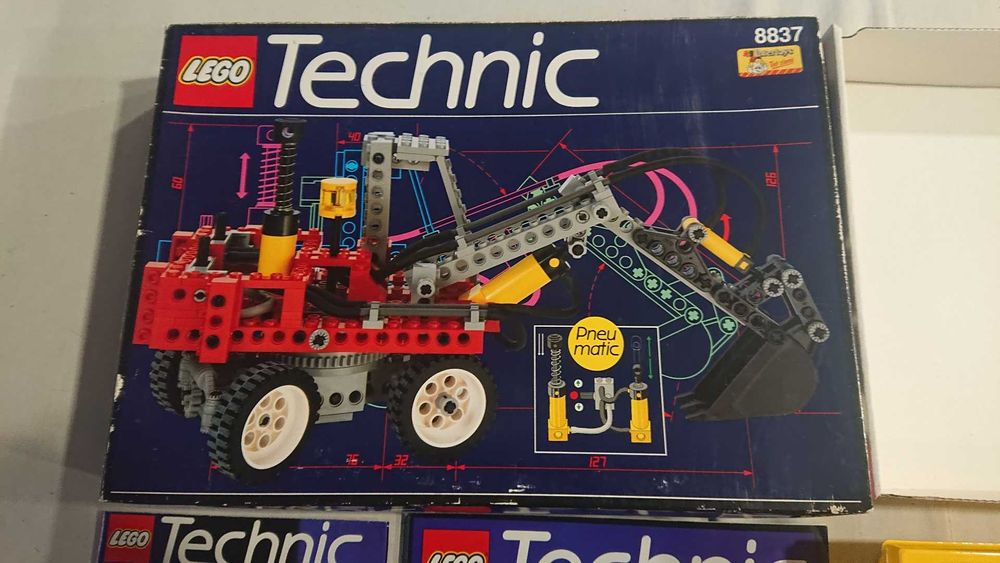 LEGO TECHNIC: 8837 Pneumatic Excavator