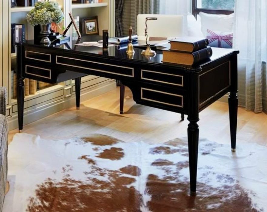 Antiga mesa de escritório em madeira maciça, acajou