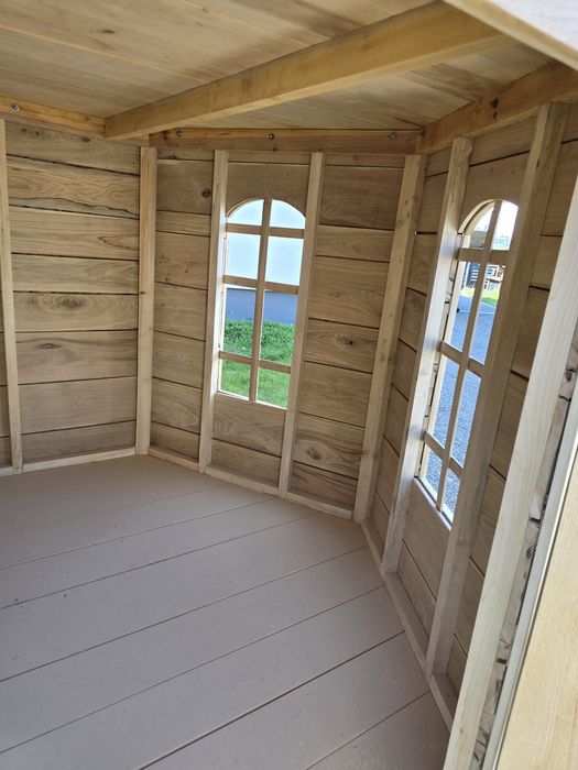 Plac zabaw w formie zamku,