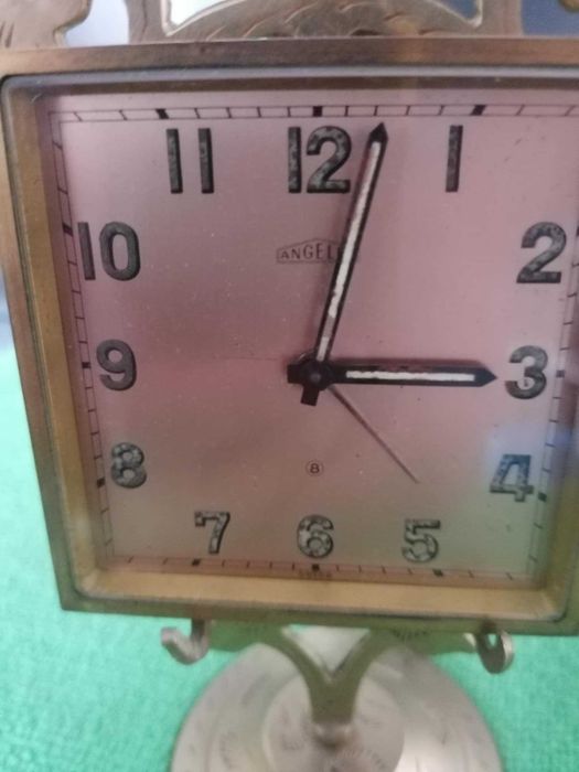 Relógio de mesa de fabrico Suiço.