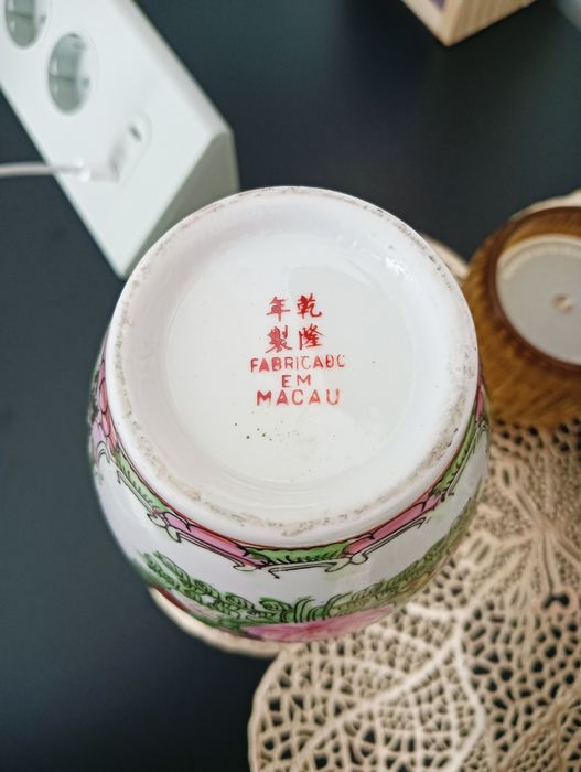Jarro cerâmico China pintado á mão