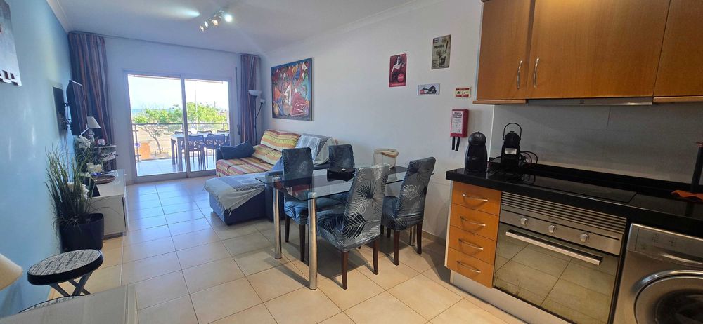 Apartamento T2+1  na Av Pedonal em frente à praia