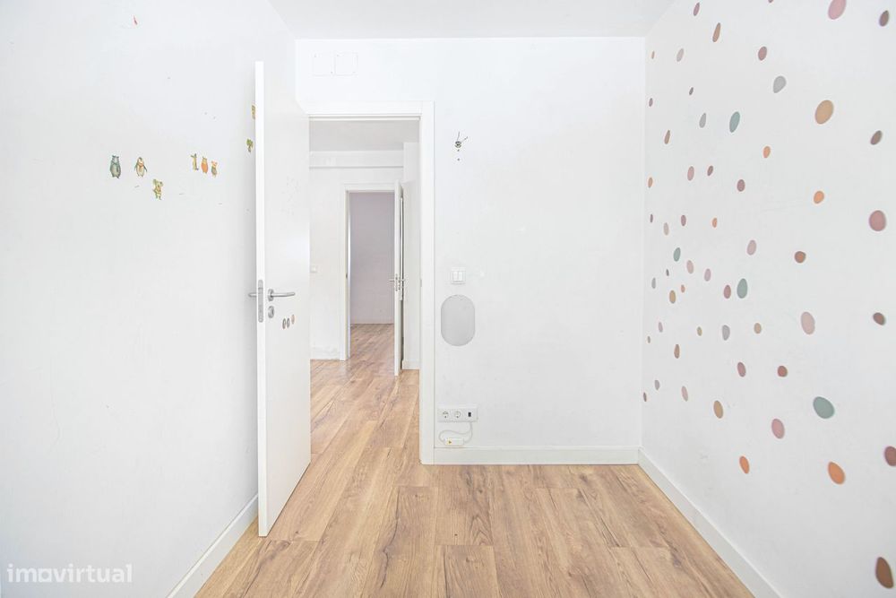 Apartamento T3+1 em Carnaxide
