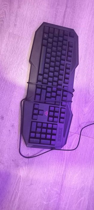 Teclado GXT LED rainbow mecanico blue switch gaming