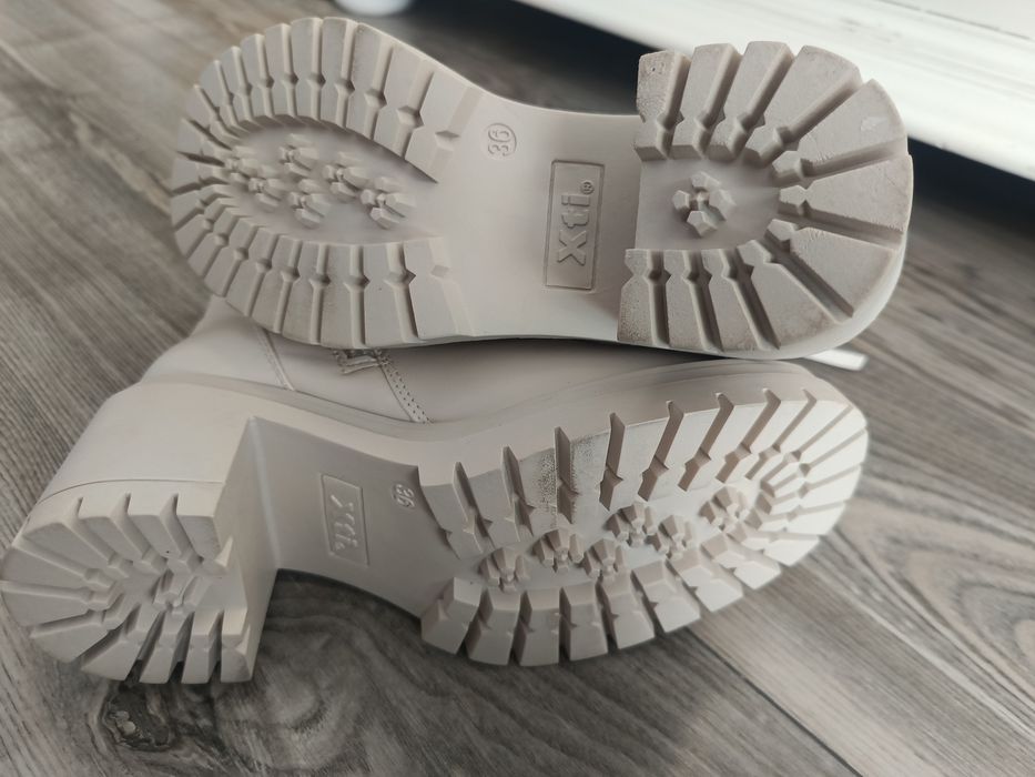 Nowe botki jasny beż