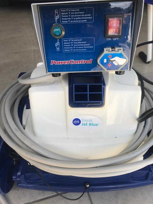 Aspirador limpa fundos piscina