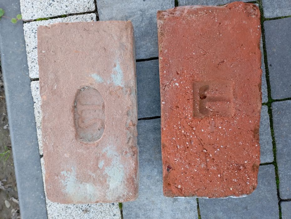 cegła  sygnowana stara