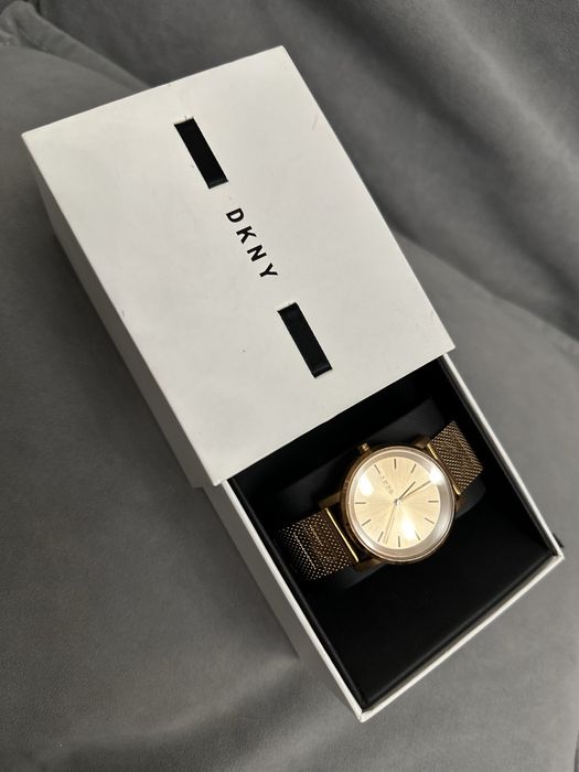 Женские часы DKNY