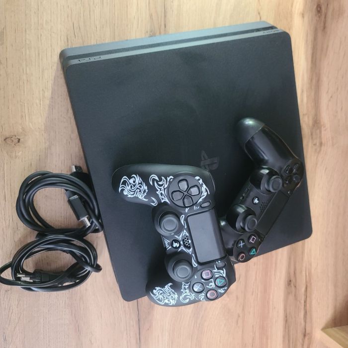 PlayStation 4 slim  1 tb
