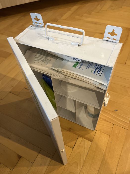 Apteczka BHP wisząca
