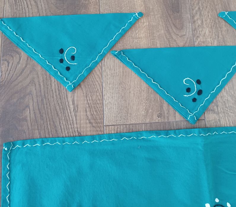 Toalha Quadrada com Bordados de Viana do Castelo