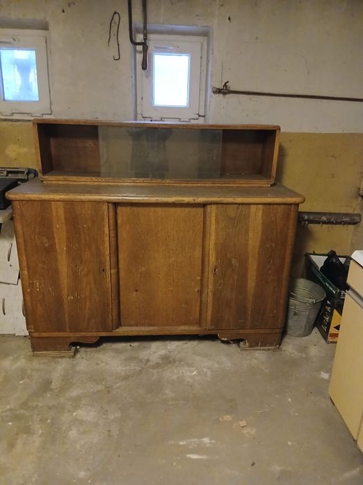 Kredens dębowy orginalny z PRL-u z przeszkloną nadstawką.