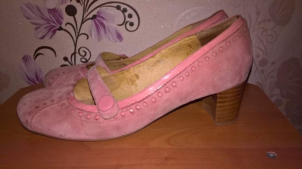 Замшеві рожеві туфлі