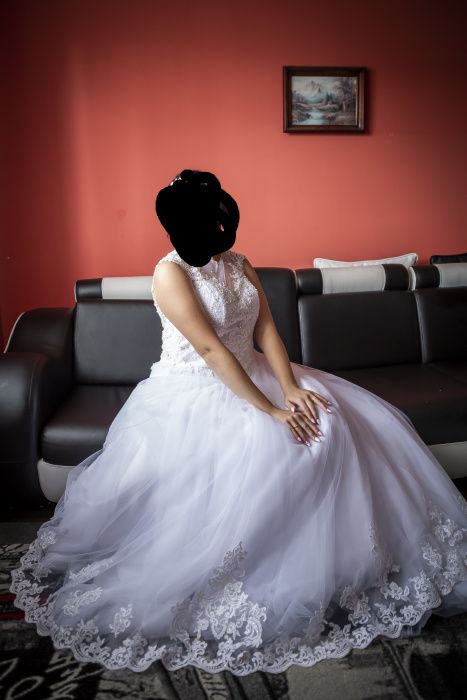 Koronkowa suknia ślubna