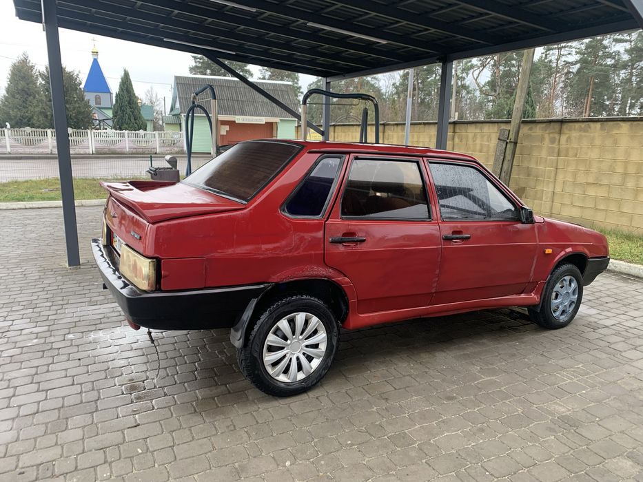 На продажу ваз 2199 всё на полному ходу