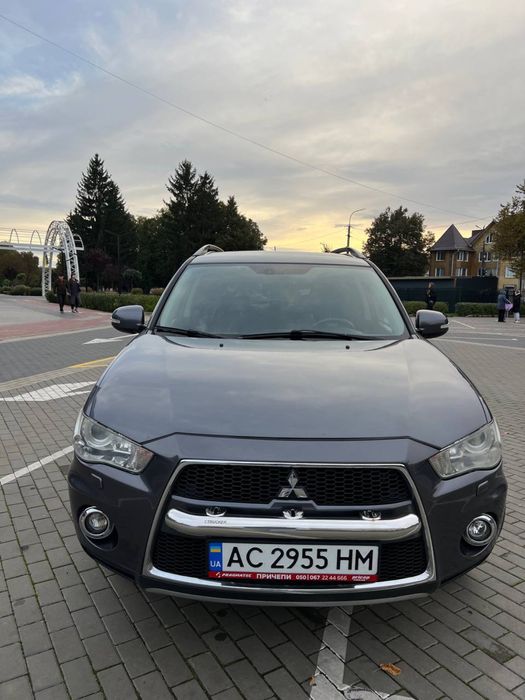 Продам власне авто Mitsubishi Outlander XL 2011 року 2.2 дизель на автоматі 7 місць
