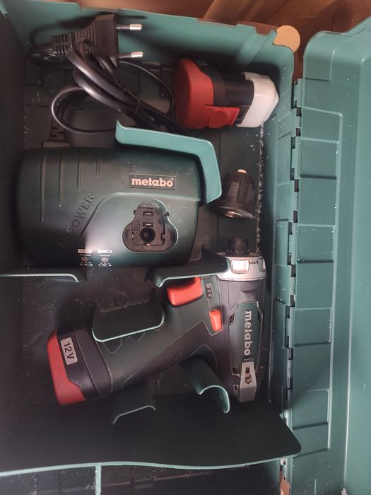 Аккумуляторная дрель-шуруповерт Metabo