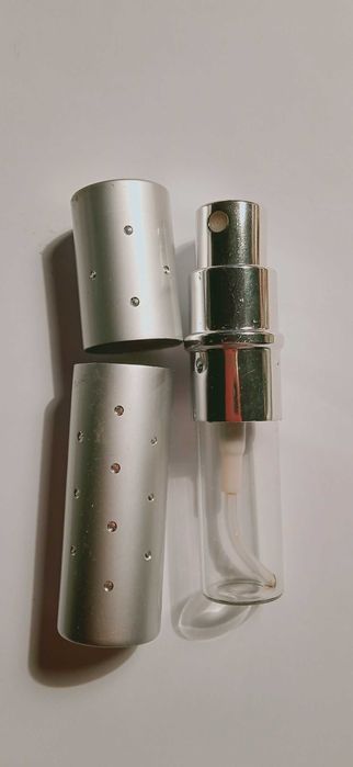 Perfumetka w kształcie pomadki