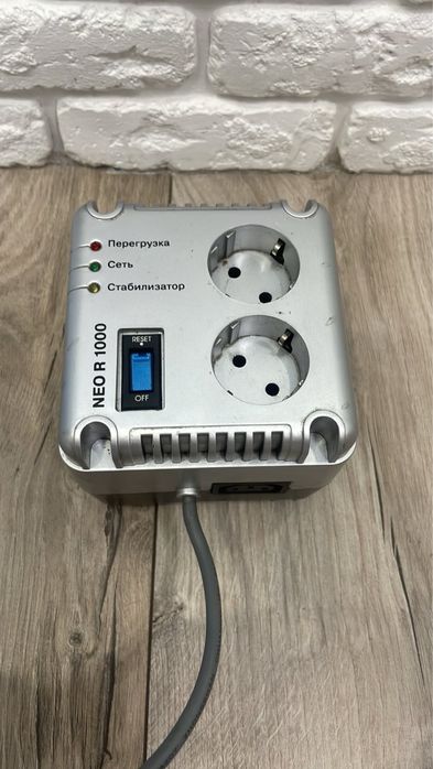 Стабілізатор напруги Defender AVR Real 1500VA.