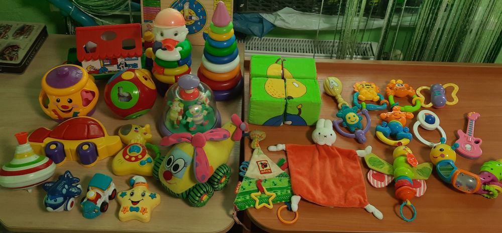 Іграшки для немовлят, брязкальця, сортер, піраміда, дзига, погремушки