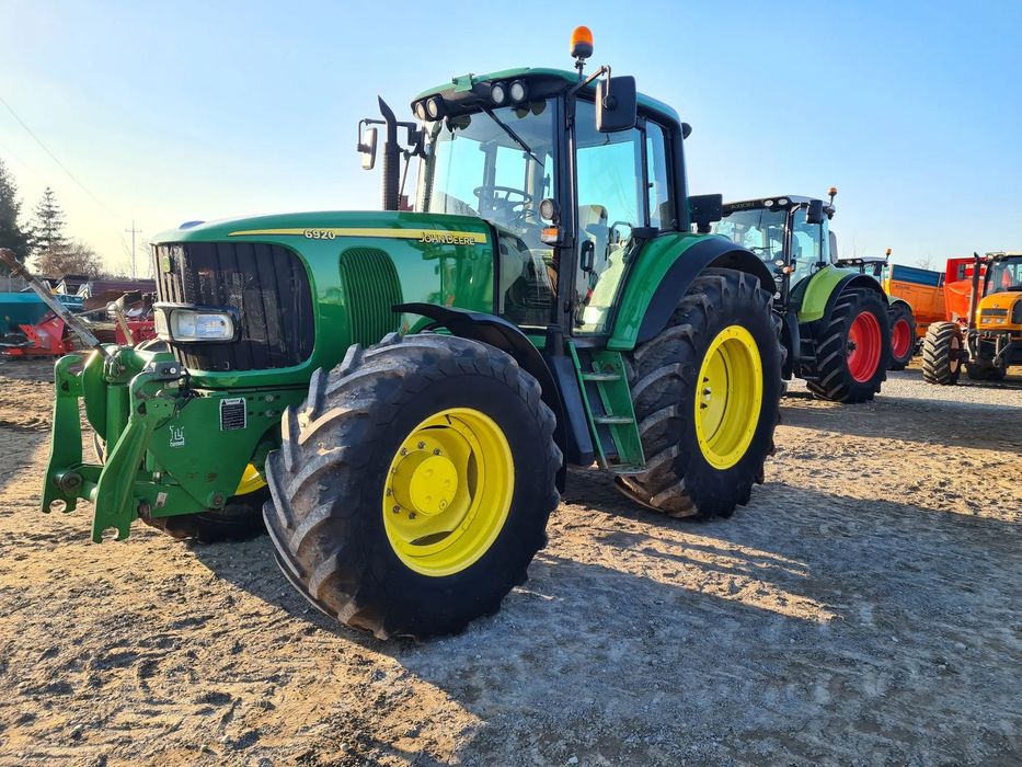 John Deere 6920